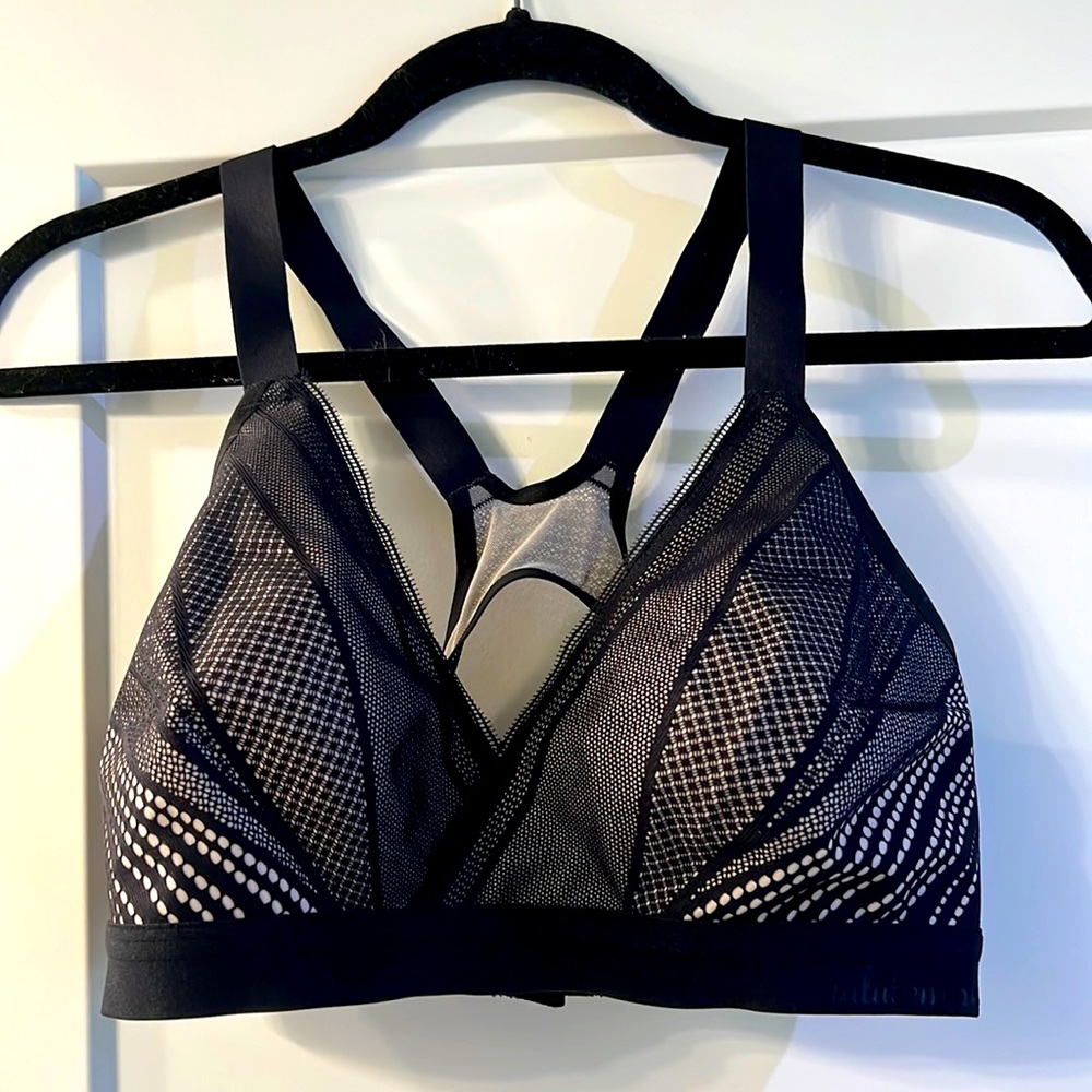 NWOT Awake to Lace Bra-Size 36D Black 
DESIGNED FOR ON THE MOVE